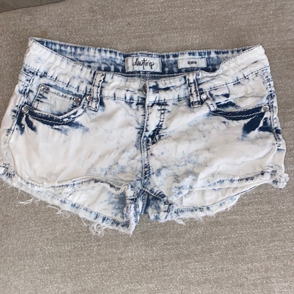 COPY - Day trip Gemini shorts purchased from Buckle - Picture 1 of 2